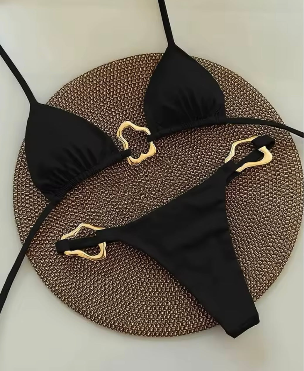 Bikini triangle avec anneaux dorés