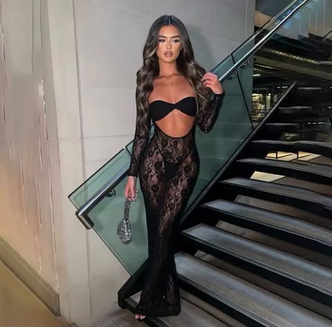 Robe longue en dentelle blanche avec détails découpés