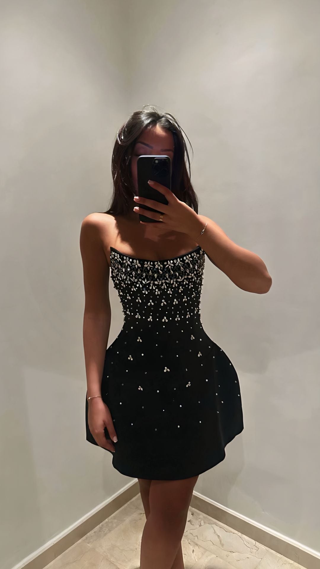 Robe Bustier – Courte et Évasée, Strass Élégants