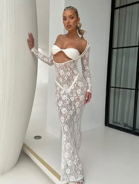 Robe longue en dentelle blanche avec détails découpés