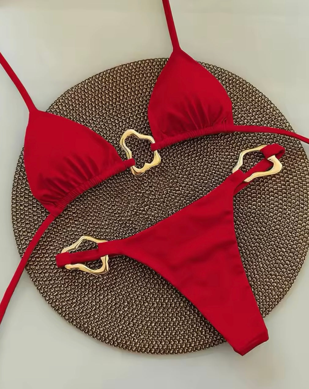 Bikini triangle avec anneaux dorés