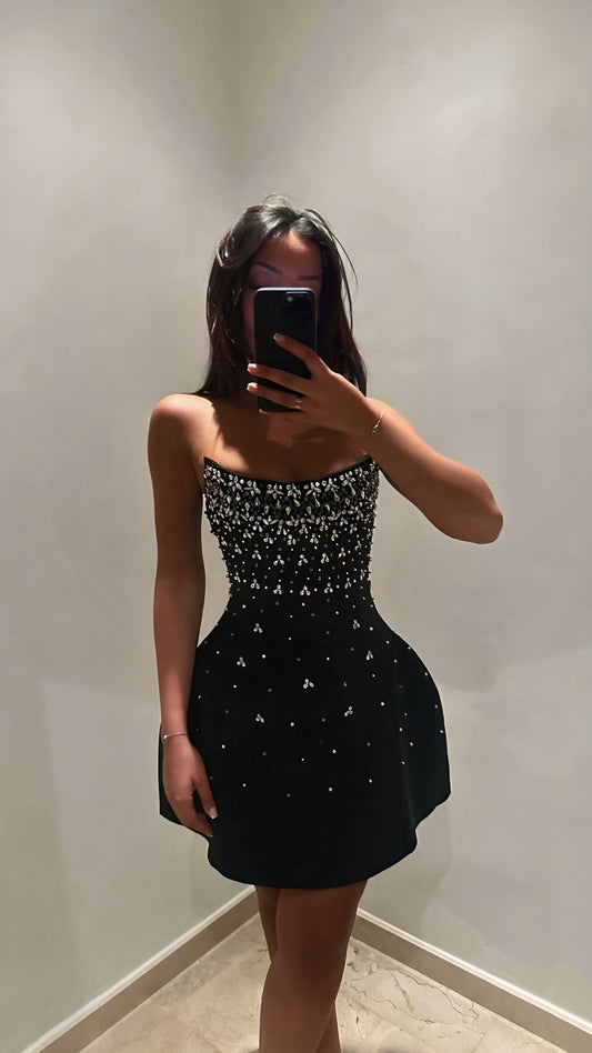 Robe Bustier – Courte et Évasée, Strass Élégants